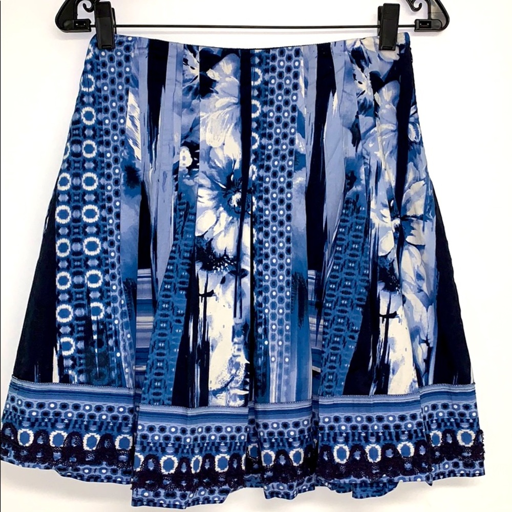 NWOT ELIE TAHARI SKIRT IN BLUE/WHITE/BLACK - 🔥PART OF SKIRT SUPER SALE!🔥